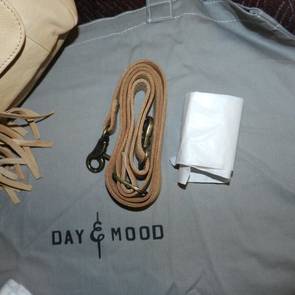 Day & Mood Leather Fringe Padded Sleeve Laptop/Tablet Compartment Bag Camel NWT! - Picture 4 of 13